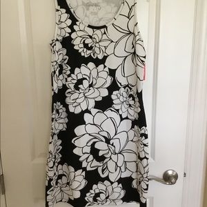 Coral Bay Size Small Black/White Floral Sundress